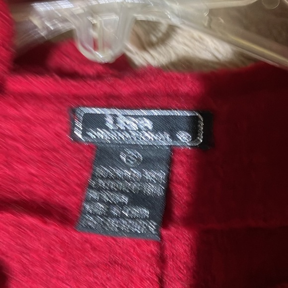 Beautiful 100%boiled wool coat.  Deep red, large button detail. - Picture 3 of 5